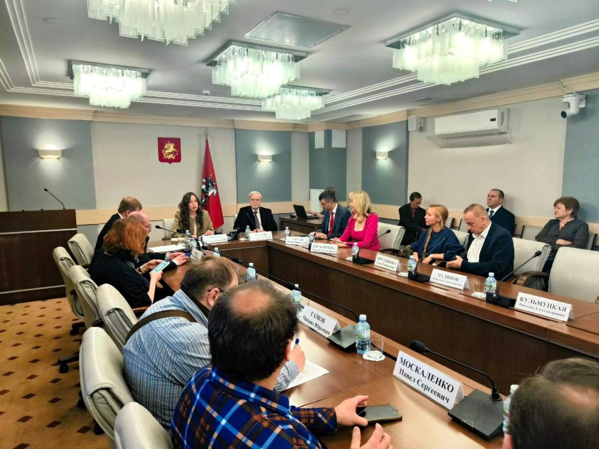 Проблемы, возникающие в ходе реализации программы реновации жилья, обсудили на круглом столе в Мосгордуме