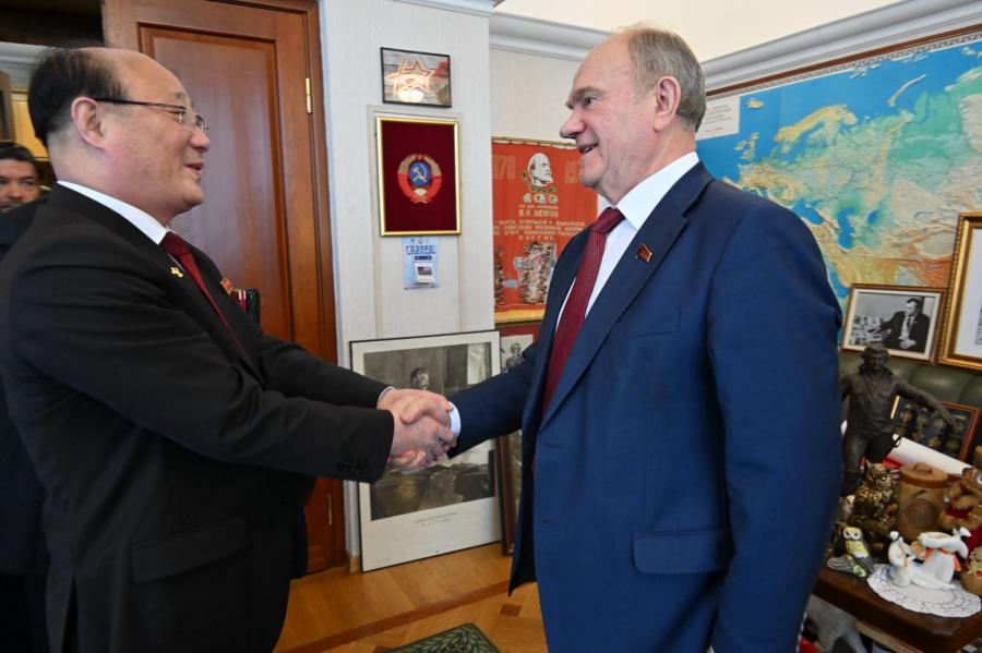Геннадий Зюганов провёл встречу с Чрезвычайным и Полномочным Послом КНДР Син Хон Чхолем
