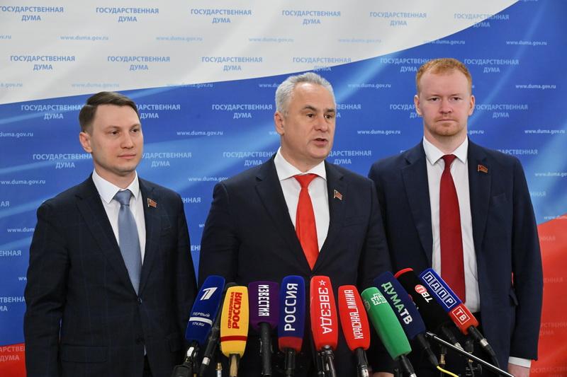 Евгений Бессонов, Денис Парфенов и Артём Прокофьев выступили перед журналистами в Госдуме