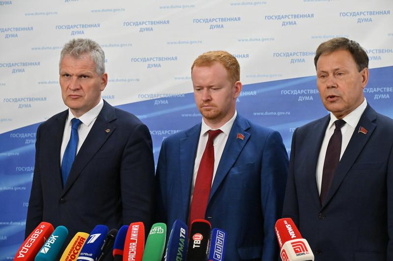Николай Арефьев, Алексей Куринный и Денис Парфенов выступили перед журналистами в Госдуме