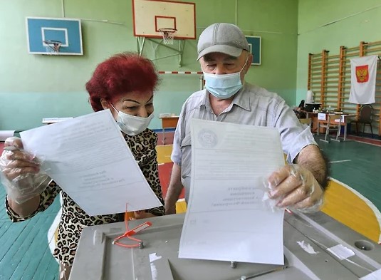 Сергей Обухов – «Коммерсанту»: «Компартия традиционно будет призывать своих избирателей голосовать бумажными бюллетенями»