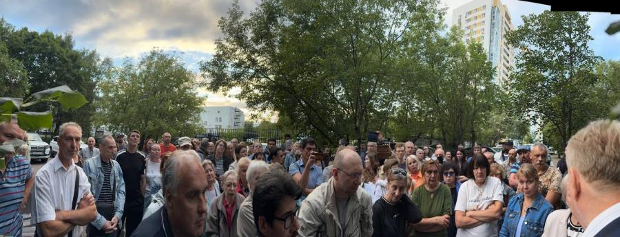 Протестная встреча депутата Сергея Обухова с жителями в Северном Измайлово: «Нет» непродуманным проектам!