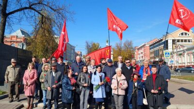 По всей стране прошли организованные коммунистами мероприятия, посвящённые трагическим событиям «чёрного октября» 1993 года