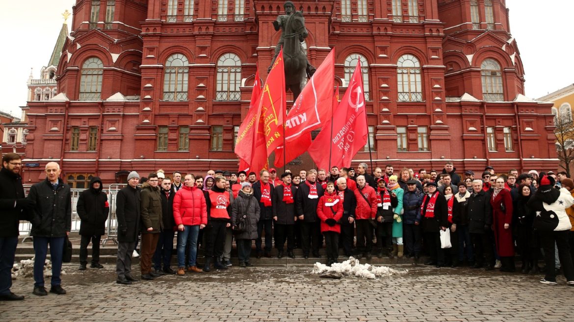 Цветы советским покорителям космоса