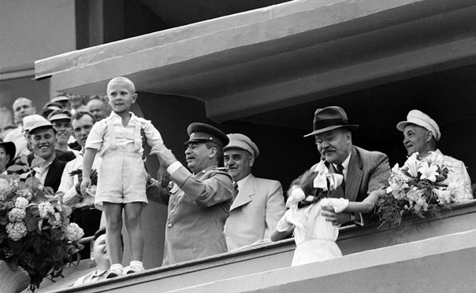 Сергей Обухов  – «Свободной прессе»: «На 70 процентах сталинского позитива страна живет до сих пор»