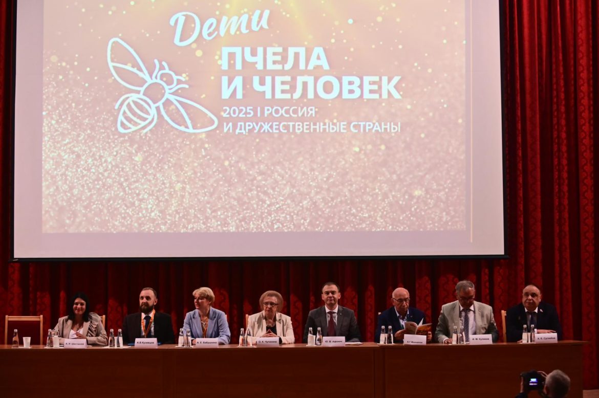 Юрий Афонин приветствовал участников Международного детского конкурса «Пчела и человек. Дети»