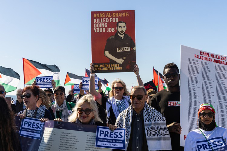 Планета протестует