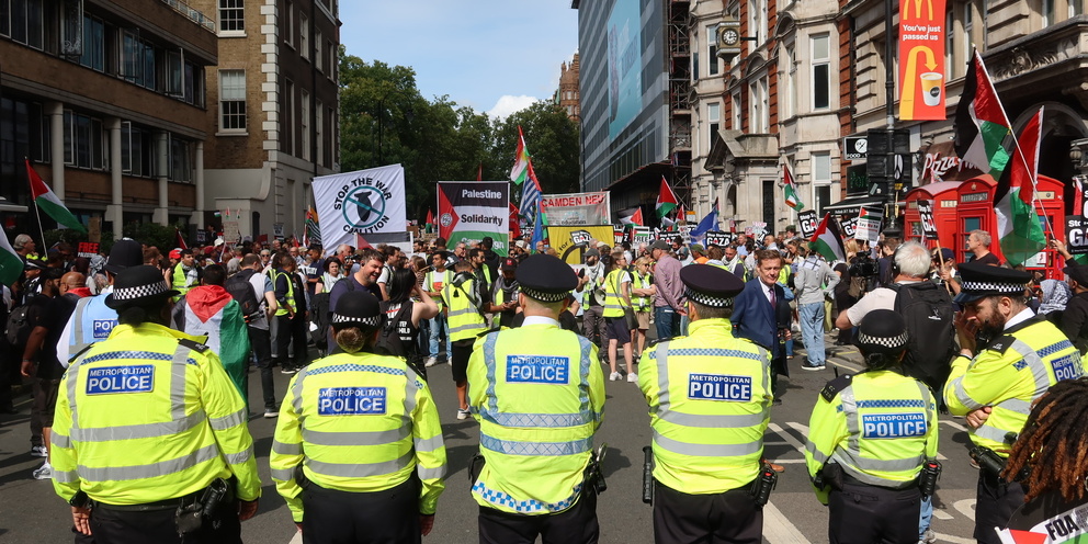 Планета протестует