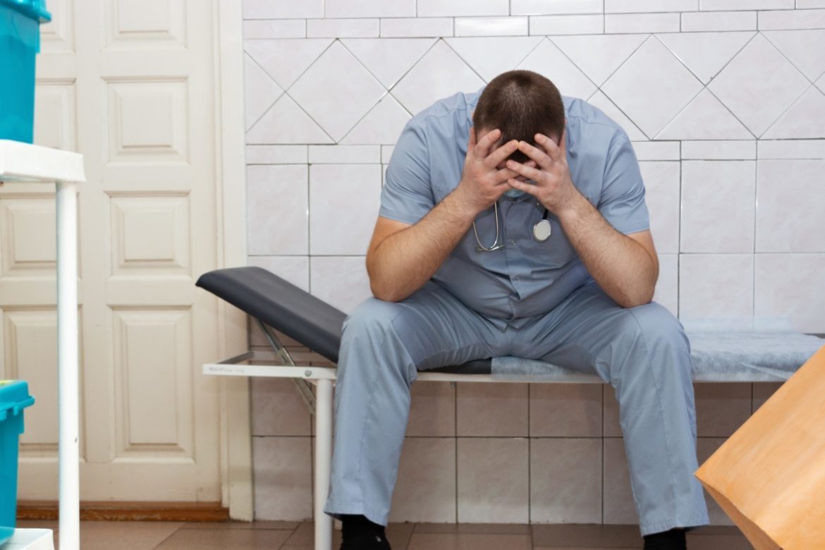 Когда начальство в шоколаде, а врачи и учителя — на воде и хлебе