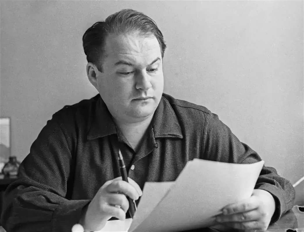 Поэзия — это рассмотрение предмета с разных сторон