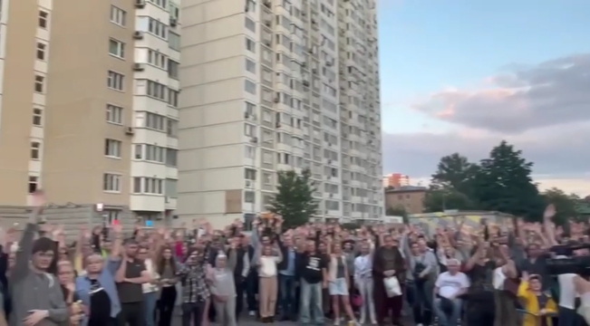 Жители района Марфино требуют отказаться от фанатичной программы «Двор без машин»!