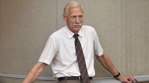 Геннадий Зюганов поздравил видного ученого, одного из активных участников восстановления КПРФ Виктора Пешкова с 80-летним юбилеем