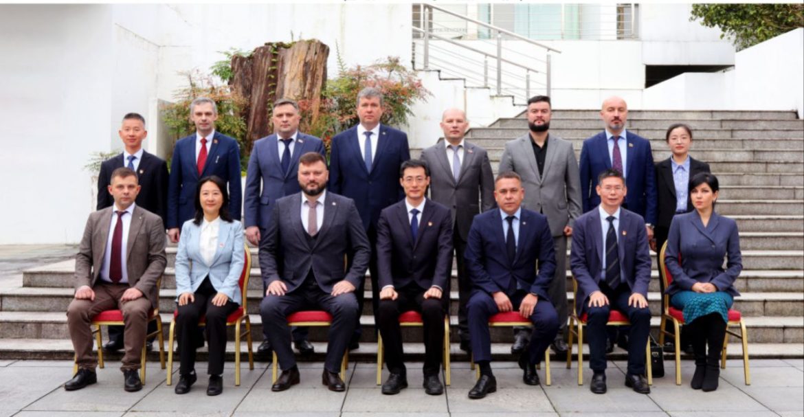 Наследие Цзинганшаня: Делегация Российских коммунистов в Академии  Цзинганшань