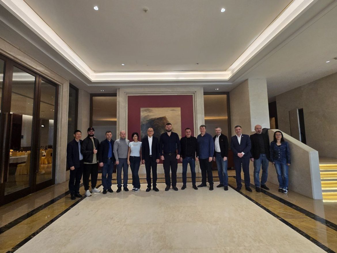 Делегация КПРФ в Китае знакомится с социально-экономическим опытом уезда Цзишуй