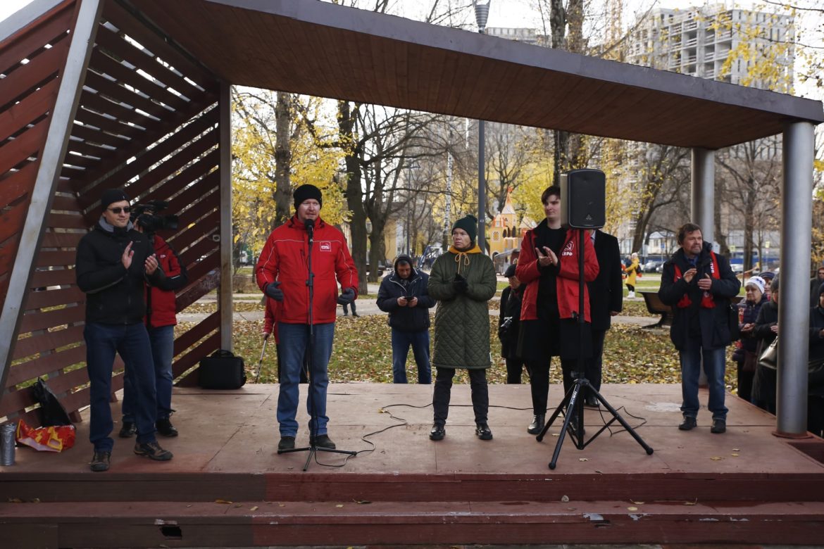 Денис Парфенов на встрече в Рязанском: Не допустить закатывания парков в асфальт!