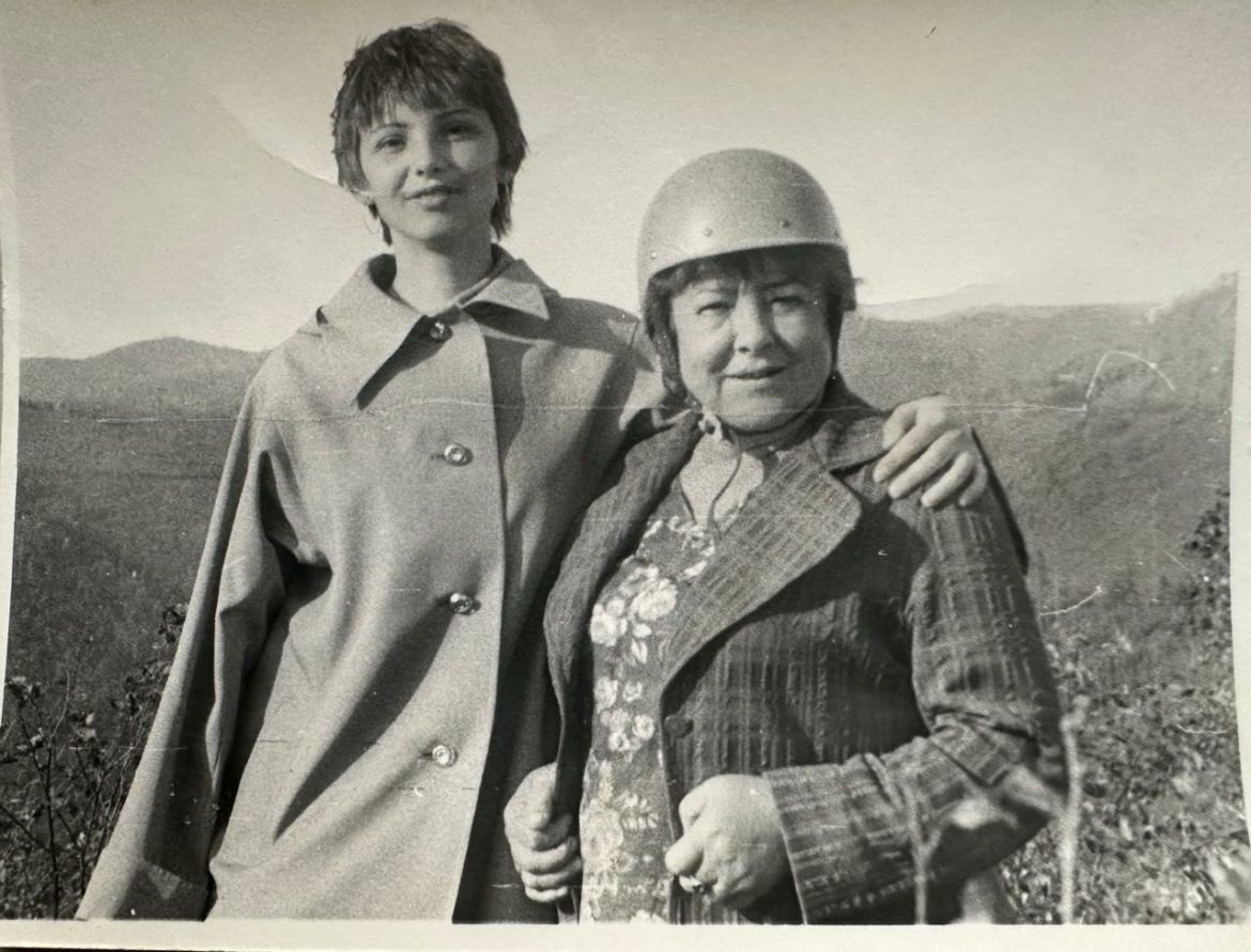 Пусть всегда будет мама!