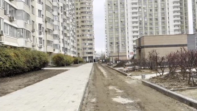 Каково состояние внутридворовой территории в Марфино?