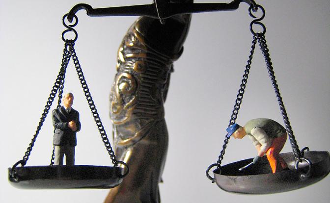 В Первую мировую олигархи тоже жировали, балы устраивали. Чем все кончилось?