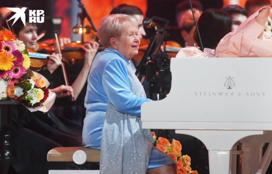 Геннадий Зюганов: «Пахмутова подарила стране более 600 песен. И мы все их любим»