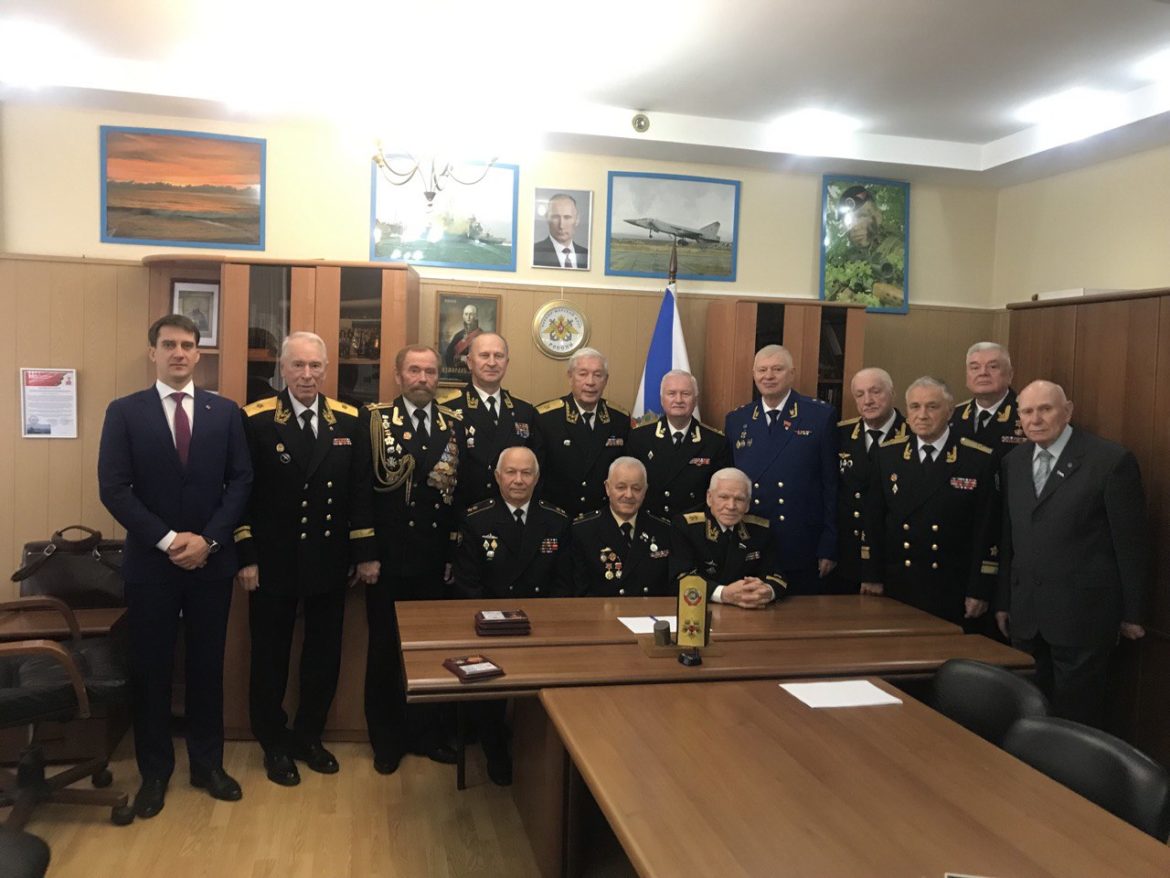 В канун 108-ой годовщины Великой Октябрьской Социалистической революции 6 ноября 2025 года в г. Москве от имени Центрального Комитета КПРФ состоялось вручение наград адмиралам, генералам и старшим офицерам – ветеранам Вооруженных Сил Российской Федерации