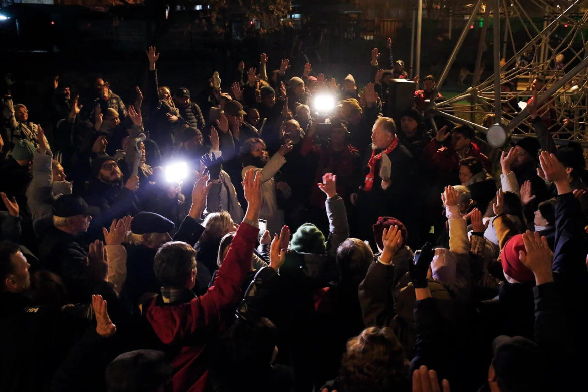 Массовая встреча депутата Обухова с жителями Хорошёво-Мнёвников. Про новую «эпидемию» платных парковок