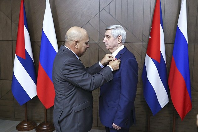 Иван Мельников удостоен высшей награды Кубы