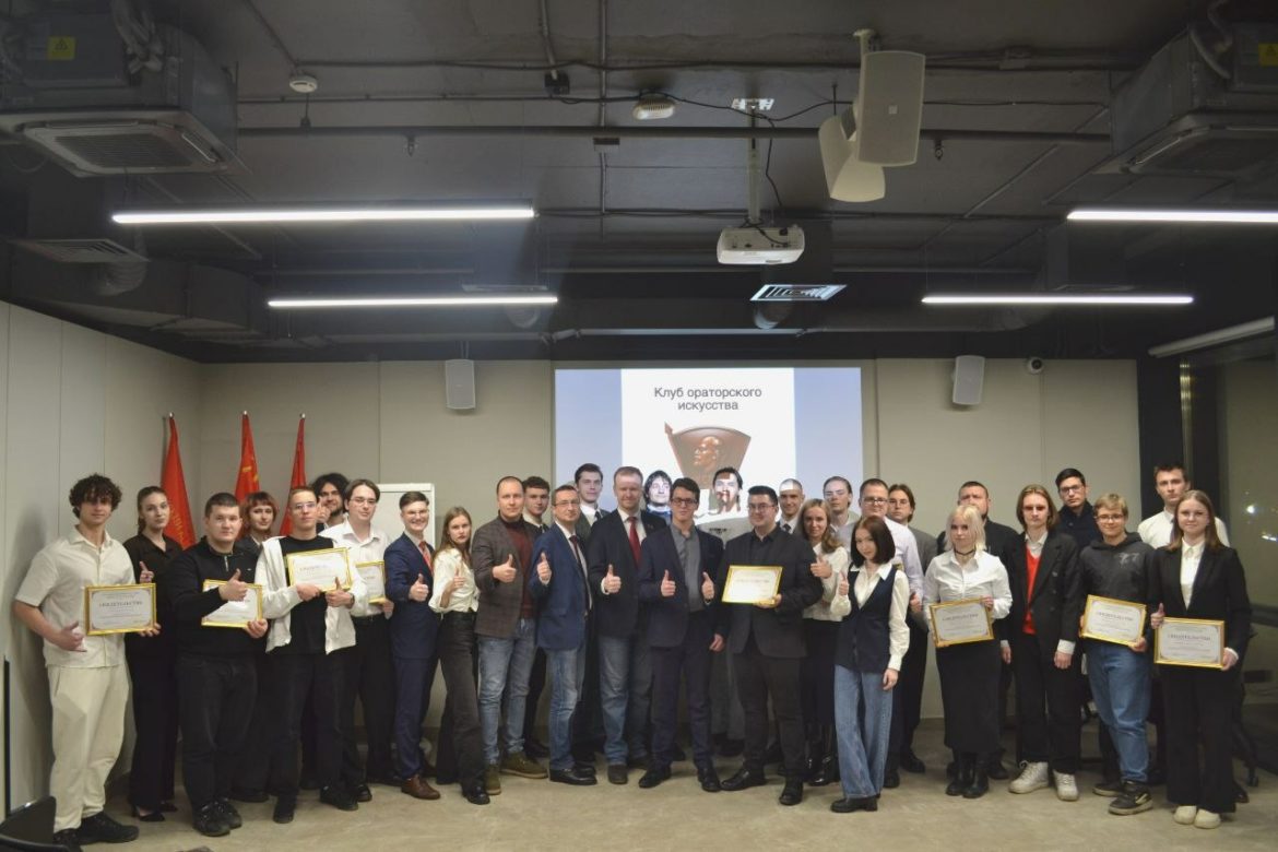 Денис Парфенов в Санкт-Петербурге выступил на заседании молодежного клуба «Тезис»