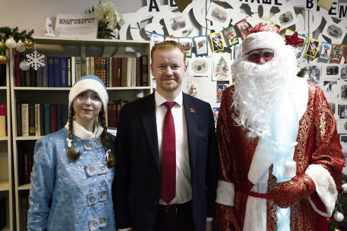 В канун Нового года Денис Парфенов поздравил детей в районе Алтуфьево