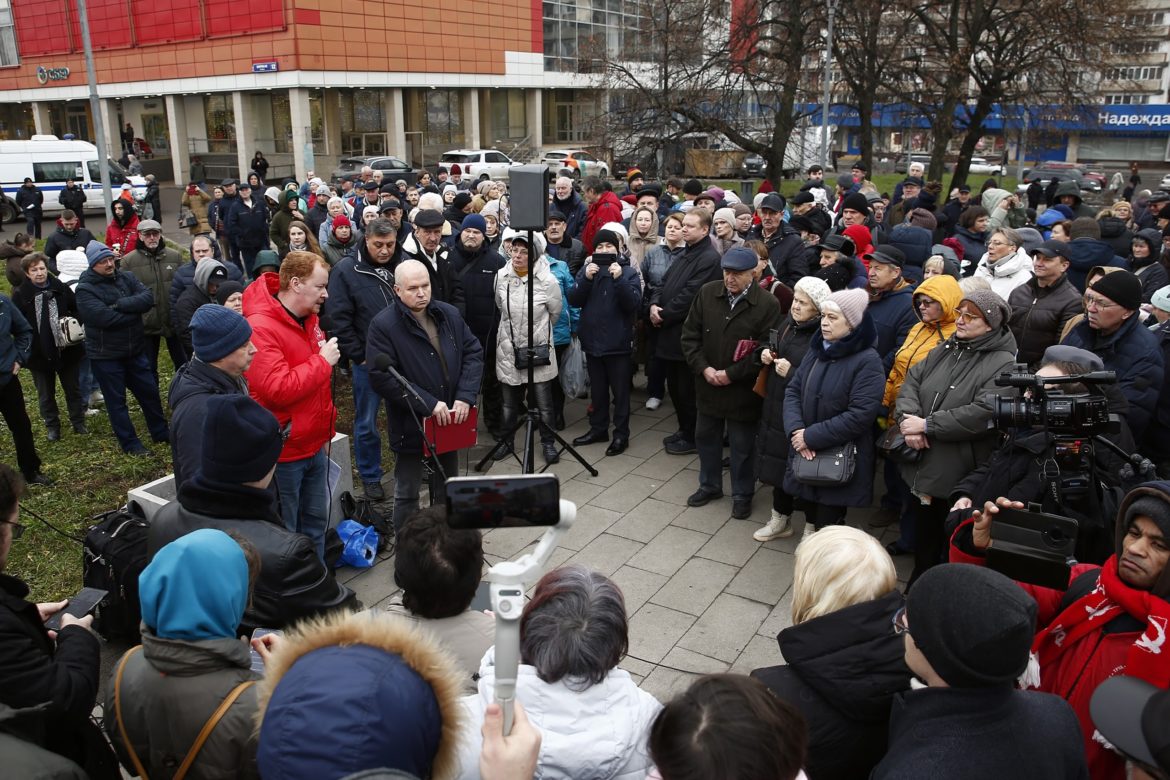 Убрать опасные «остановочные платформы»!