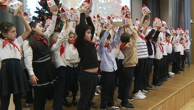 Московские коммунисты поздравили пионеров с Новым годом