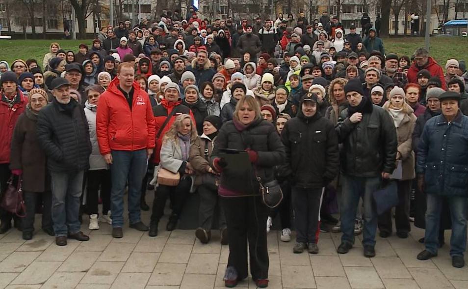 Прямая линия или глухая стена? Москвичи требуют ответа!