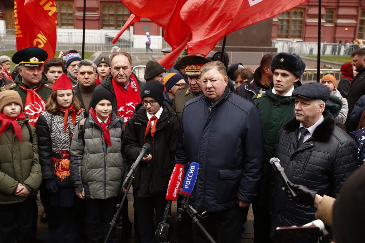 Коммунисты отметили годовщину начала контрнаступления советских войск под Москвой