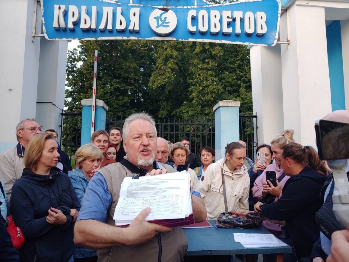 Москва. Народная приемная КПРФ в ВАО. Депутат Госдумы Сергей Обухов информирует жителей Соколиной Горы ВАО г. Москвы