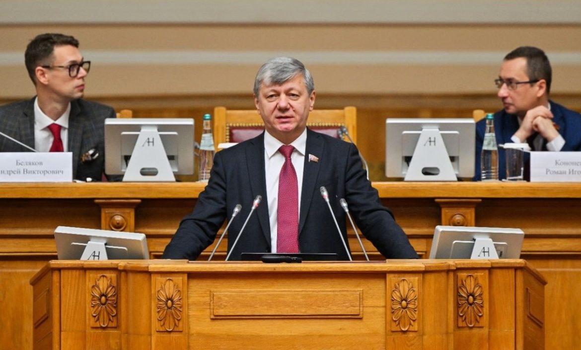 Дмитрий Новиков: “Попытка победить коллективный Запад без коренных изменений в стране выглядит идеалистически”