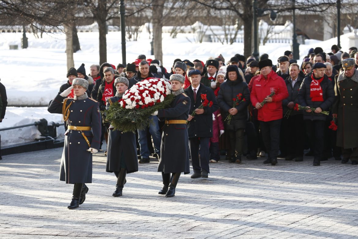 Народ и Армия – едины!