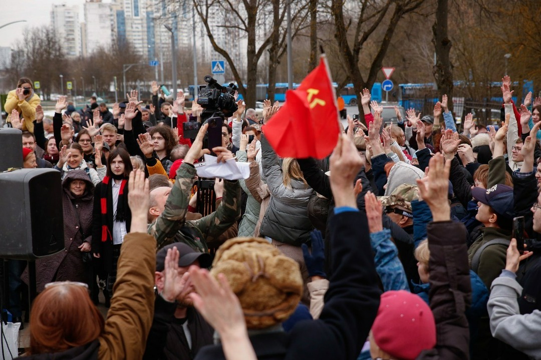 Денис Парфенов и Виктор Царихин провели масштабную встречу с инициативными группами столицы