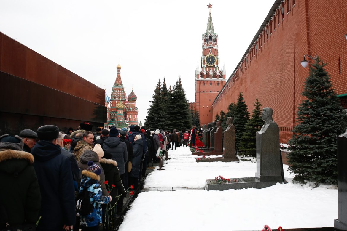 Имя Сталин в веках будет жить!