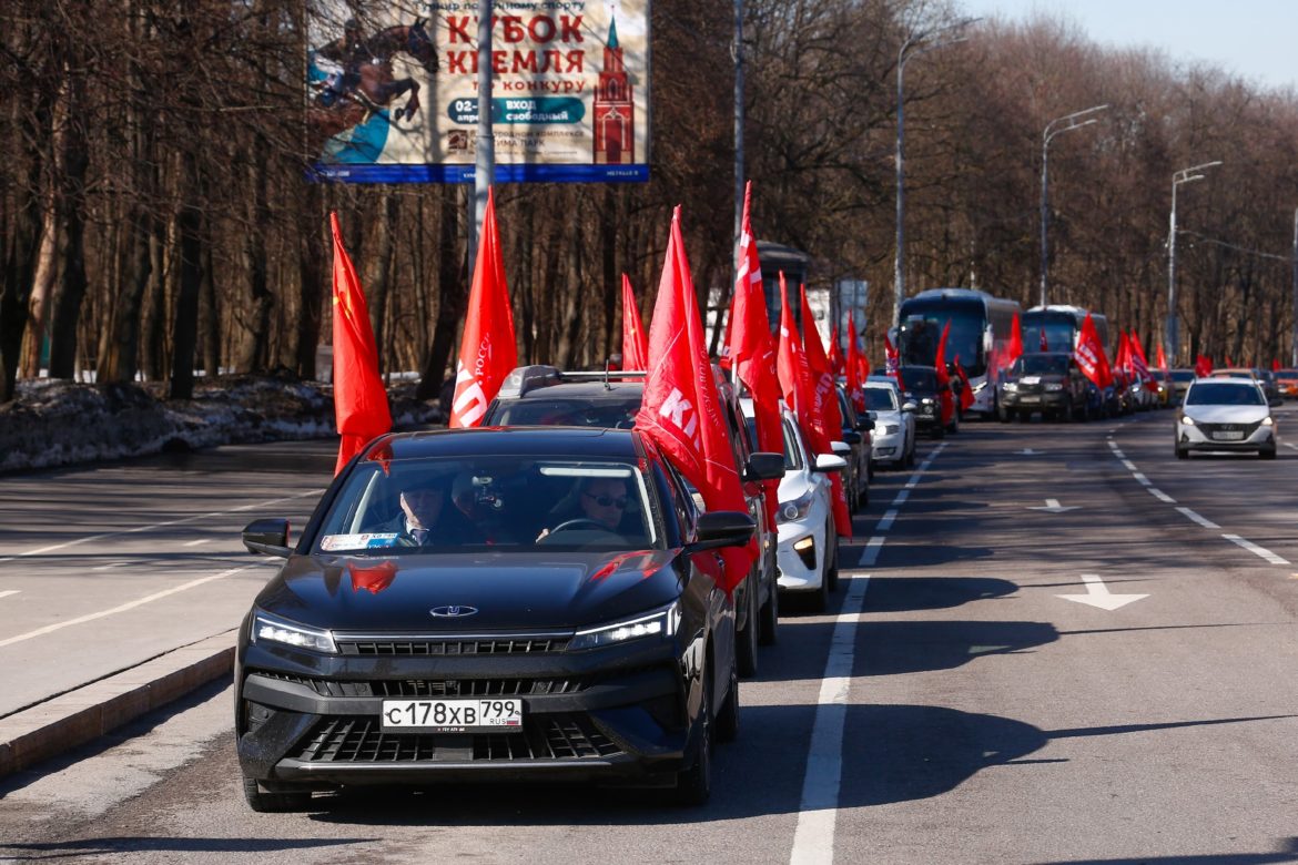 На улицах столицы «Красные крылья Победы»