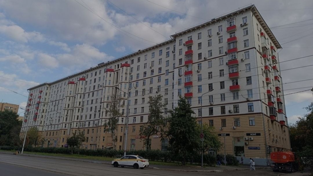 Москва. Народная приемная КПРФ. Депутат Госдумы Сергей Обухов помогает москвичам с решением коммунальных проблем