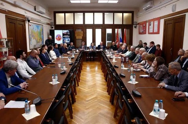 Руки прочь от Николаса Мадуро и Силии Флорес!