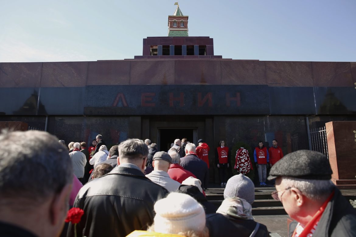 Знамя Ленина – над нами!