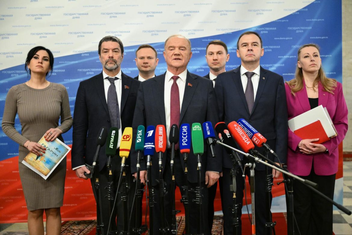 Пресс-подход Геннадия Зюганова перед началом пленарного заседания Госдумы