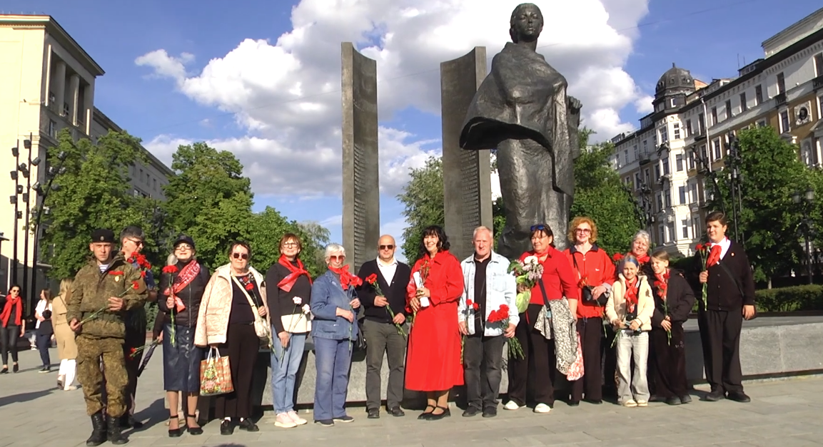 Цветы Крупской в Международный день защиты детей